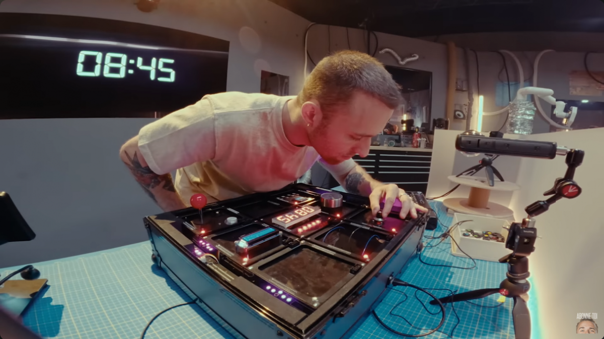 Clin d’oeil : quand Squeezie utilise des codes WiFi Freebox pour contrer une IA malveillante